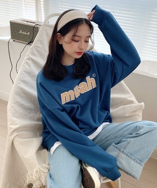 muahmuah(ムーアムーア)の「A'GEM/9 × .kom『muah muah/ムーアムーア』SIGNATURE COMBI LOGO MTM/シグネチャー コンビロゴ スウェットシャツ トレーナー(スウェット・レディース・アイボリー/グレー/ダークブルー/マスタード・FREE)」の7枚目の写真