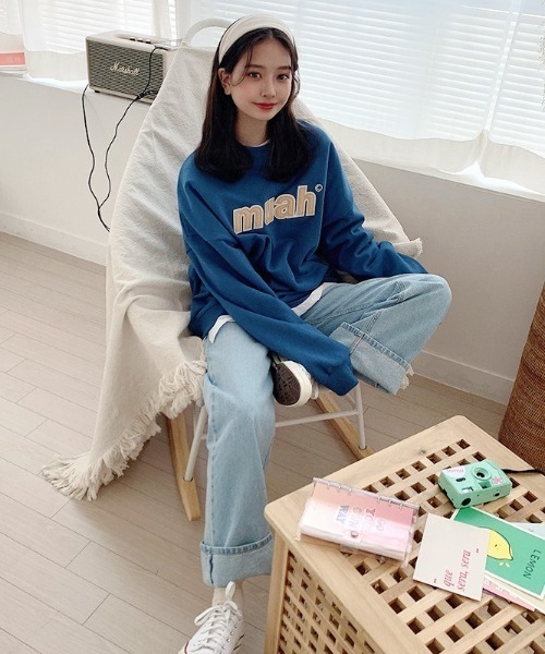 muahmuah(ムーアムーア)の「A'GEM/9 × .kom『muah muah/ムーアムーア』SIGNATURE COMBI LOGO MTM/シグネチャー コンビロゴ スウェットシャツ トレーナー(スウェット・レディース・アイボリー/グレー/ダークブルー/マスタード・FREE)」の9枚目の写真