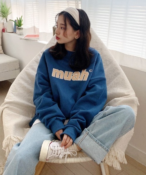 muahmuah(ムーアムーア)の「A'GEM/9 × .kom『muah muah/ムーアムーア』SIGNATURE COMBI LOGO MTM/シグネチャー コンビロゴ スウェットシャツ トレーナー(スウェット・レディース・アイボリー/グレー/ダークブルー/マスタード・FREE)」の12枚目の写真