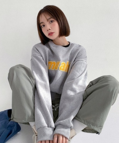 muahmuah(ムーアムーア)の「A'GEM/9 × .kom『muah muah/ムーアムーア』SIGNATURE COMBI LOGO MTM/シグネチャー コンビロゴ スウェットシャツ トレーナー(スウェット・レディース・アイボリー/グレー/ダークブルー/マスタード・FREE)」の22枚目の写真