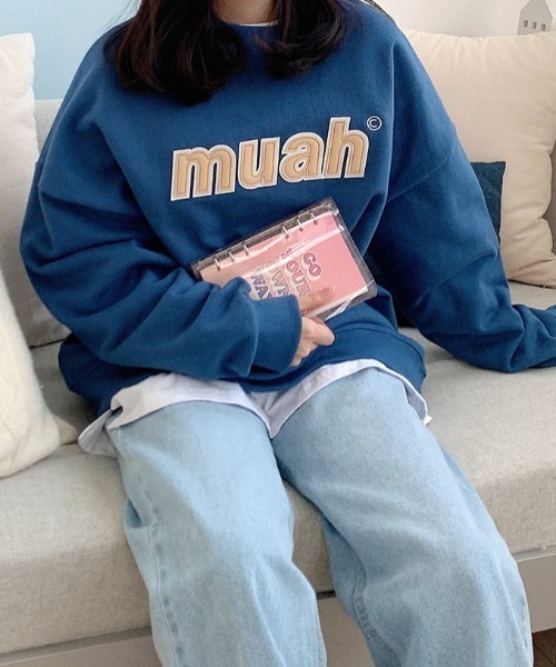 muahmuah(ムーアムーア)の「A'GEM/9 × .kom『muah muah/ムーアムーア』SIGNATURE COMBI LOGO MTM/シグネチャー コンビロゴ スウェットシャツ トレーナー(スウェット・レディース・アイボリー/グレー/ダークブルー/マスタード・FREE)」の13枚目の写真