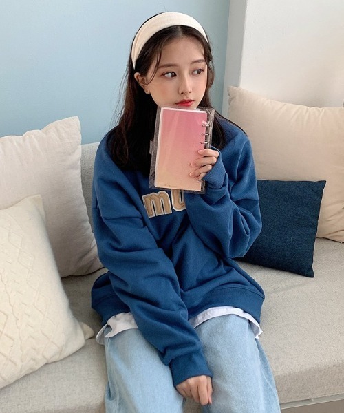 muahmuah(ムーアムーア)の「A'GEM/9 × .kom『muah muah/ムーアムーア』SIGNATURE COMBI LOGO MTM/シグネチャー コンビロゴ スウェットシャツ トレーナー(スウェット・レディース・アイボリー/グレー/ダークブルー/マスタード・FREE)」の14枚目の写真