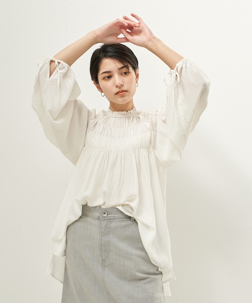 Editt by YECCA VECCA（エディットバイイェッカヴェッカ）の「シャーリングネックブラウス　＊（シャツ/ブラウス・レディース・ホワイト/イエロー/ライトブルー・FREE）」の2枚目の写真