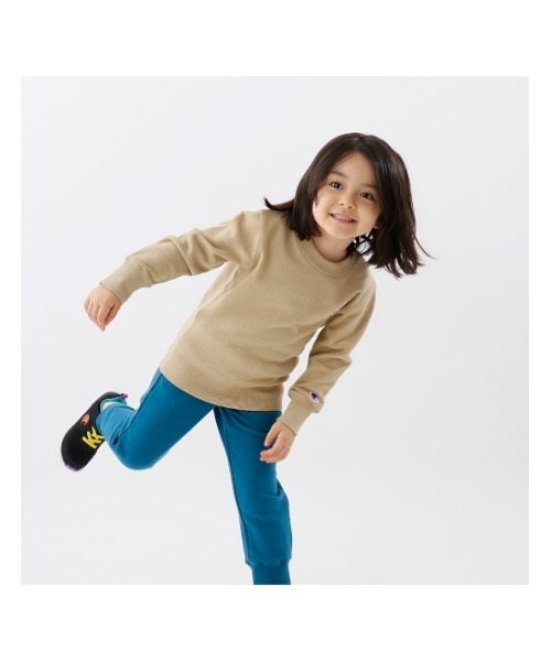 Champion(チャンピオン)の「【Champion/チャンピオン】キッズ ベーシック クルーネックスウェットシャツ(スウェット・キッズ・ネイビー/ベージュ/ブラック/ブルー/オフホワイト/グレー/チャコール/ライトブルー/カーキ/ブラウン/ベージュ系その他3/オートミール・140/110/120/100/130/160/150)」の6枚目の写真