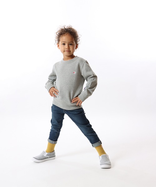 Champion(チャンピオン)の「【Champion/チャンピオン】キッズ ベーシック クルーネックスウェットシャツ(スウェット・キッズ・ネイビー/ベージュ/ブラック/ブルー/オフホワイト/グレー/チャコール/ライトブルー/カーキ/ブラウン/ベージュ系その他3/オートミール・140/110/120/100/130/160/150)」の4枚目の写真
