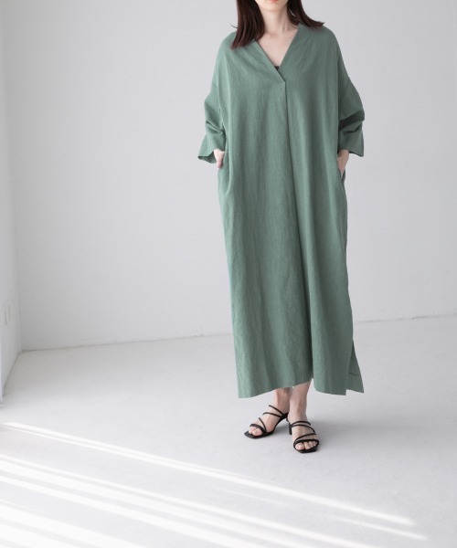 yuw(ユウ)の「カフタンワンピース 946968(ワンピース・レディース・ブラック/ベージュ/グレー/グリーン・FREE)」の1枚目の写真