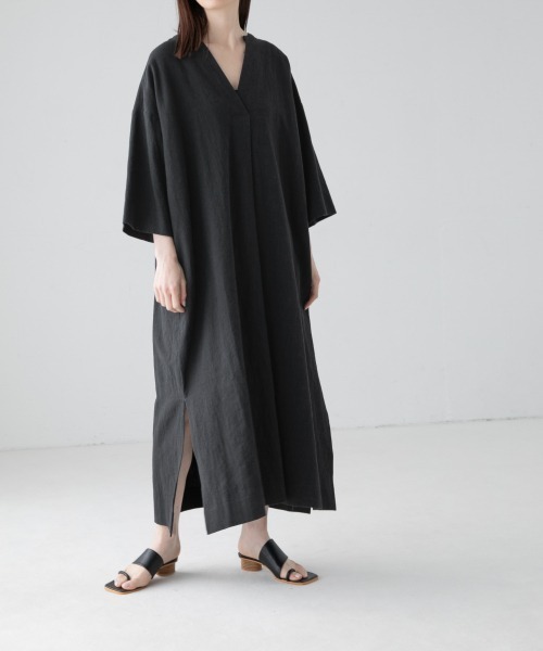 yuw(ユウ)の「カフタンワンピース 946968(ワンピース・レディース・ブラック/ベージュ/グレー/グリーン・FREE)」の2枚目の写真
