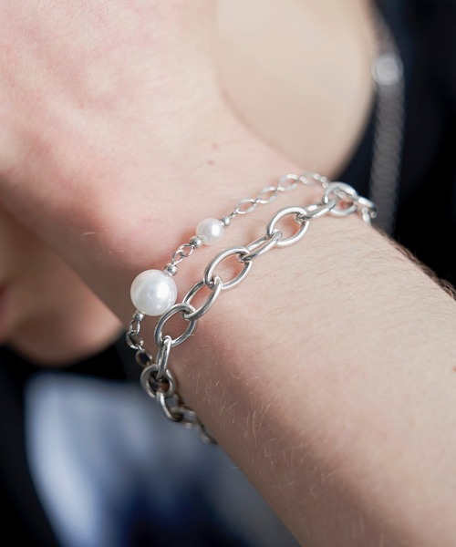 shiki tokyo（シキトウキョウ）の「DOUBLE CHAIN PEARL BRACELET / ダブルチェーンパールブレスレット（ブレスレット・メンズ・シルバー・FREE）」の3枚目の写真