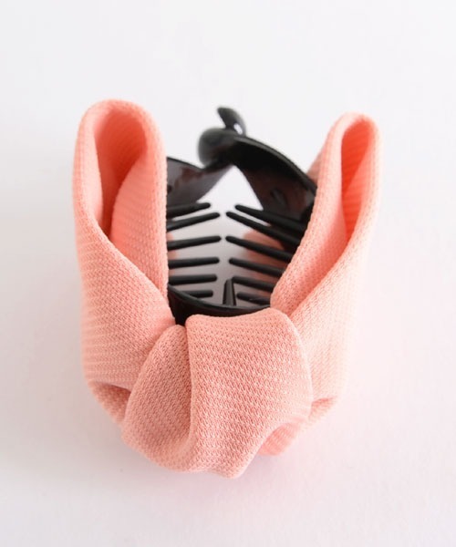 VIBGYOR Women(ヴィブジョー ウィメン)の「【float】リボン バナナクリップ【7色展開】(バレッタ/ヘアクリップ・レディース・ワインレッド/ブラウン/ピンクベージュ/ブルー/ネイビー/ワイン/ブラック・FREE)」の5枚目の写真