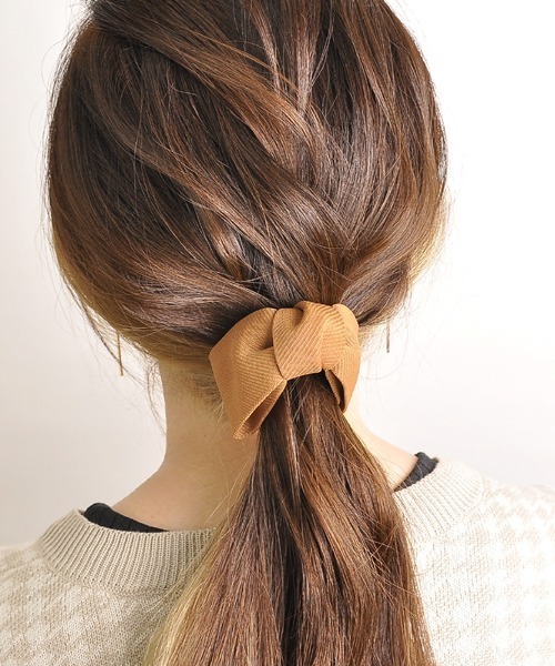 VIBGYOR Women(ヴィブジョー ウィメン)の「【float】リボン バナナクリップ【7色展開】(バレッタ/ヘアクリップ・レディース・ワインレッド/ブラウン/ピンクベージュ/ブルー/ネイビー/ワイン/ブラック・FREE)」の3枚目の写真