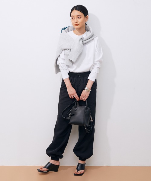 ADAM ET ROPE'(アダムエロペ)の「フェイクレザーMINIボストンバッグ(ボストンバッグ・レディース・ブラック/オフホワイト/グリーン・FREE)」の4枚目の写真