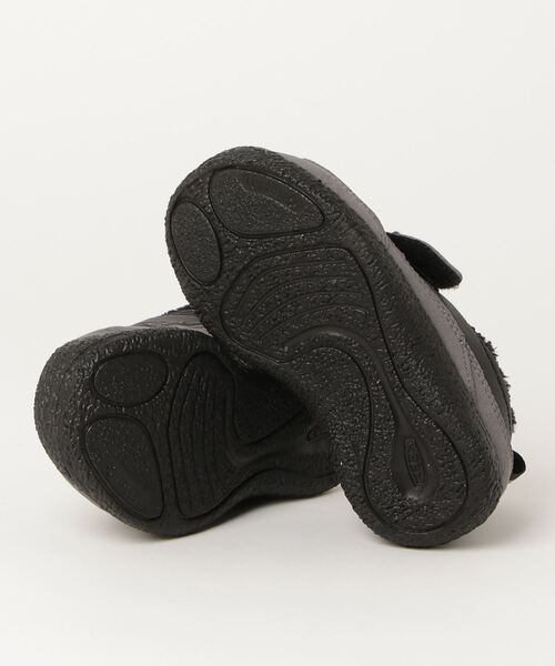 KEEN(キーン)の「KEEN/キーン キッズ HOWSER LOW WRAP キッズ 防寒 あったか もこもこ スリッポン ハウザーロー 1025672(スニーカー・キッズ・ブラック×グレー・17.0cm/18.0cm/16.0cm/18.5cm/19.5cm/15.0cm)」の3枚目の写真