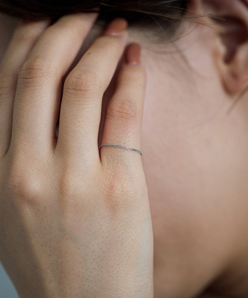 PAS TIERRA（パティエラ）の「[Ray] プラチナキヘイチェーンピンキーリング（リング・レディース・プラチナム・SMALL/MEDIUM/LARGE）」の3枚目の写真