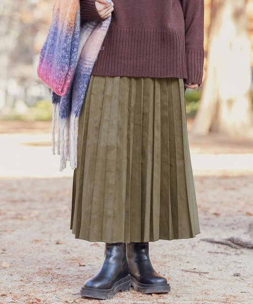 ITEMS URBANRESEARCH（アイテムズ アーバンリサーチ）の「フェイクスエードロングプリーツスカート（スカート・レディース・カーキ/ベージュ/チャコールグレー/モカ・FREE）」の5枚目の写真