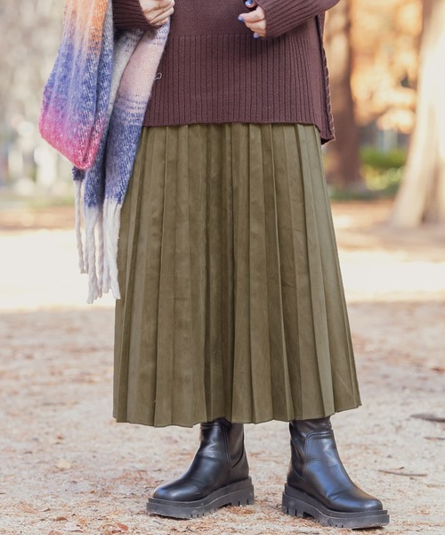 ITEMS URBANRESEARCH（アイテムズ アーバンリサーチ）の「フェイクスエードロングプリーツスカート（スカート・レディース・カーキ/ベージュ/チャコールグレー/モカ・FREE）」の6枚目の写真