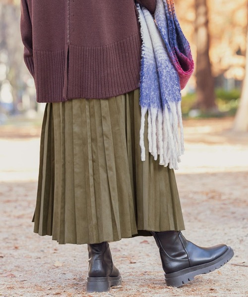 ITEMS URBANRESEARCH（アイテムズ アーバンリサーチ）の「フェイクスエードロングプリーツスカート（スカート・レディース・カーキ/ベージュ/チャコールグレー/モカ・FREE）」の7枚目の写真
