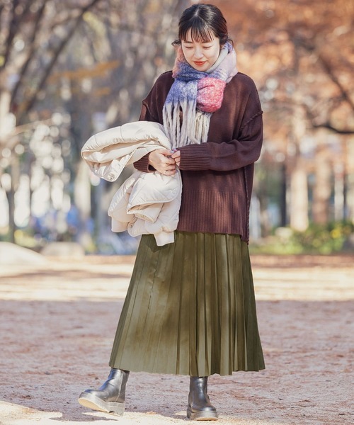 ITEMS URBANRESEARCH（アイテムズ アーバンリサーチ）の「フェイクスエードロングプリーツスカート（スカート・レディース・カーキ/ベージュ/チャコールグレー/モカ・FREE）」の9枚目の写真