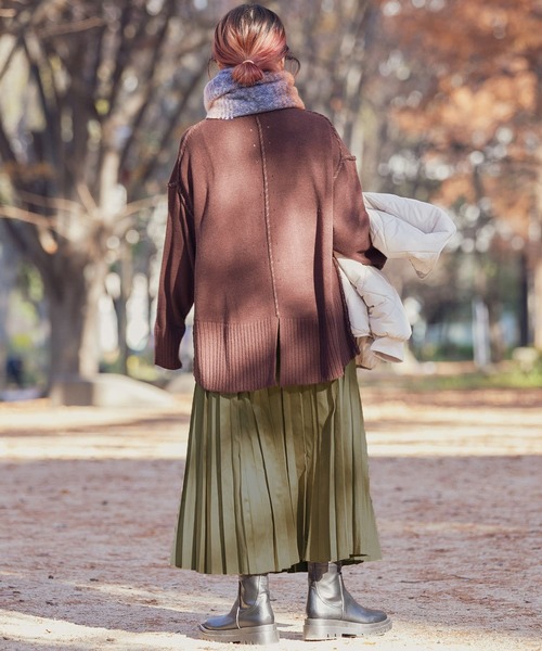 ITEMS URBANRESEARCH（アイテムズ アーバンリサーチ）の「フェイクスエードロングプリーツスカート（スカート・レディース・カーキ/ベージュ/チャコールグレー/モカ・FREE）」の10枚目の写真