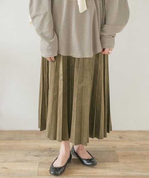 ITEMS URBANRESEARCH（アイテムズ アーバンリサーチ）の「フェイクスエードロングプリーツスカート（スカート・レディース・カーキ/ベージュ/チャコールグレー/モカ・FREE）」の12枚目の写真