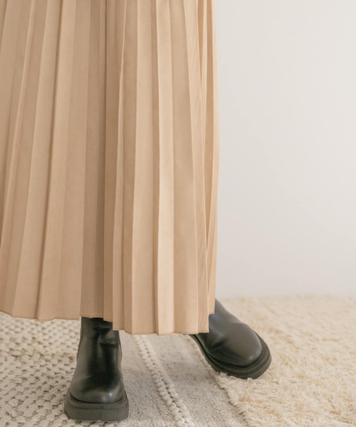 ITEMS URBANRESEARCH（アイテムズ アーバンリサーチ）の「フェイクスエードロングプリーツスカート（スカート・レディース・カーキ/ベージュ/チャコールグレー/モカ・FREE）」の19枚目の写真
