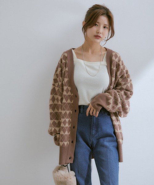 vis-`a-vis(ビサビ)の「【WEB限定】マストトレンド!ダイヤ柄ボリュームカーディガン(カーディガン/ボレロ・レディース・ブラウン系その他3/ブルー系その他4/キナリ/グリーン・FREE)」の2枚目の写真