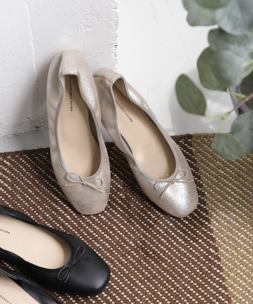 URBAN RESEARCH DOORS（アーバンリサーチドアーズ）の「柔らかバレエシューズ（パンプス・レディース・ベージュ系その他/ブラック・38/37/36）」の2枚目の写真