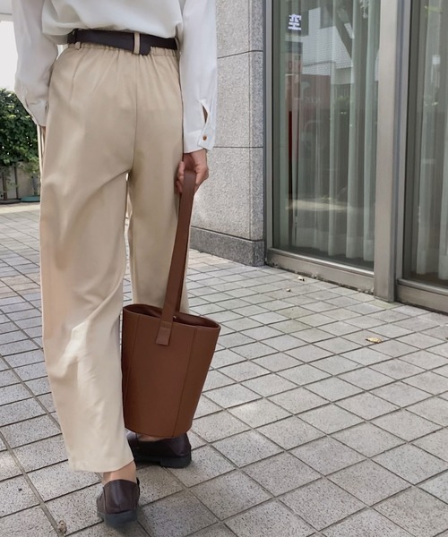 LAUIR(ラウアー)の「ツータックスラックス(スラックス・レディース・ブラック/グレイッシュベージュ/ベージュ/モカ/ブラウン/グレー・MEDIUM/LARGE/X-LARGE)」の15枚目の写真