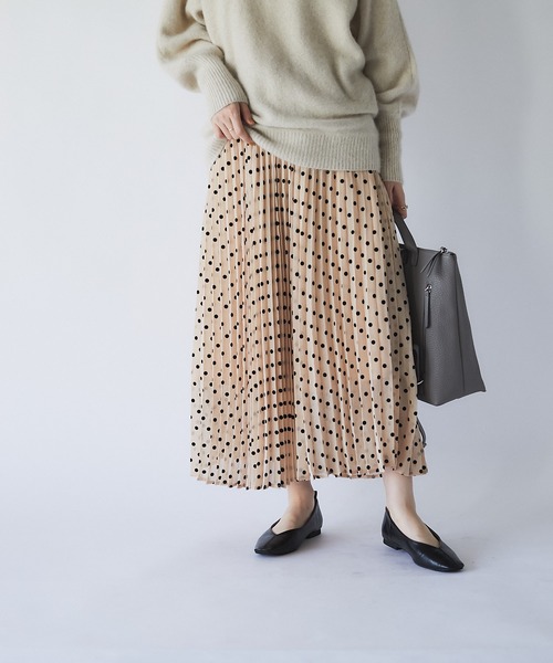 un dix cors（アンディコール）の「華やかさをプラス　フロッキードットプリーツスカート（スカート・レディース・モカ/ベージュ・FREE）」の17枚目の写真