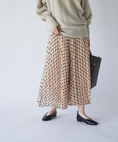 un dix cors（アンディコール）の「華やかさをプラス　フロッキードットプリーツスカート（スカート・レディース・モカ/ベージュ・FREE）」の18枚目の写真