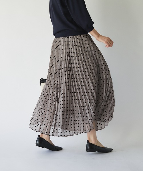 un dix cors（アンディコール）の「華やかさをプラス　フロッキードットプリーツスカート（スカート・レディース・モカ/ベージュ・FREE）」の9枚目の写真