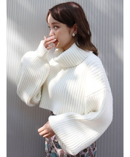 MURUA（ムルーア）の「ショートオフタートルニット（ニット/セーター・レディース・アイボリー/グレー/ブルー/ベージュ・FREE）」の9枚目の写真