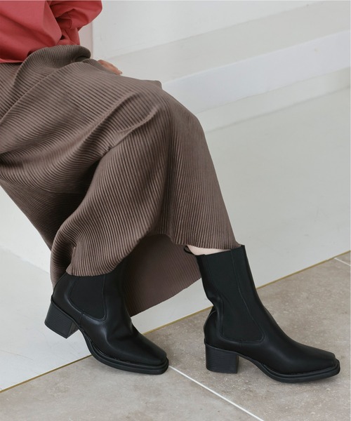 titivate（ティティベイト）の「スクエアトゥサイドゴアブーツ（ブーツ・レディース・ライトベージュ/ブラック・M/L/LL/S）」の4枚目の写真