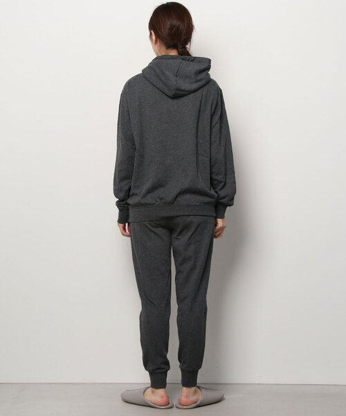 FILA（フィラ）の「FILA/フィラ 別注 セットアップ ワンポイント ロゴ刺繍 スウェット プルパーカー&ジョガーパンツ/ルームウェア/ワンマイルウェア（ルームウェア/パジャマ・メンズ・チャコールグレー/ブラック/グレー・LL/M/L）」の5枚目の写真