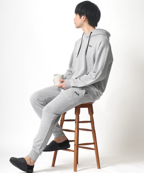 FILA（フィラ）の「FILA/フィラ 別注 セットアップ ワンポイント ロゴ刺繍 スウェット プルパーカー&ジョガーパンツ/ルームウェア/ワンマイルウェア（ルームウェア/パジャマ・メンズ・チャコールグレー/ブラック/グレー・LL/M/L）」の7枚目の写真
