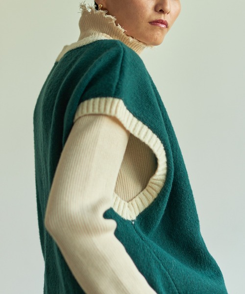 VACANCY（ヴァカンシー）の「配色ニットベスト（ベスト・レディース・グリーン/ブラック/オレンジ・FREE）」の17枚目の写真