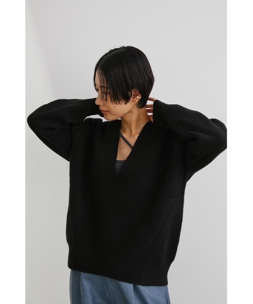 STYLEMIXER（スタイルミキサー）の「ディープVネックニット（ニット/セーター・レディース・ベージュ/ブラック/ブルー・FREE）」の4枚目の写真