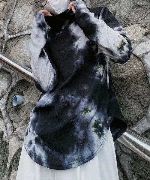 me+em select(ミームセレクト)の「【数量限定販売】タイダイフーディパーカーカットソー(Tシャツ/カットソー・レディース・ブラック/ピンク・FREE)」の2枚目の写真