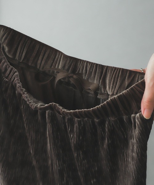 SENSE OF PLACE by URBAN RESEARCH(センスオブプレイスバイアーバンリサーチ)の「セルフカットベロアプリーツパンツ(その他パンツ・レディース・ライトグレー/ブラック/グリーン/ブラウン・ONE)」の16枚目の写真