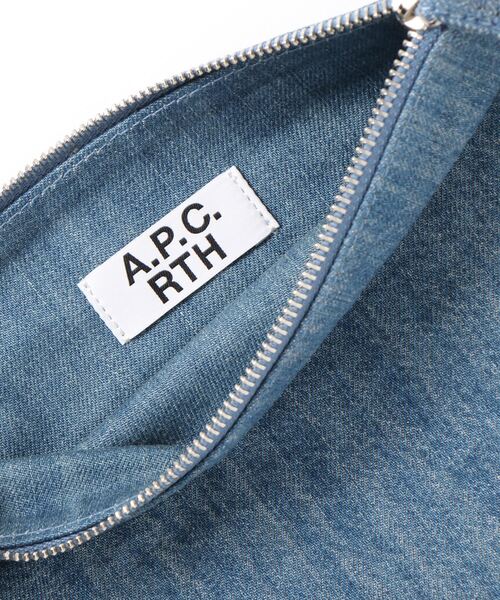 A.P.C.(アーペーセー)の「RTH ポーチ(ポーチ・メンズ・ライトインディゴブルー・ONESIZE)」の2枚目の写真