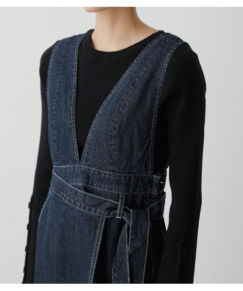 AZUL by moussy（アズールバイマウジー）の「WRAP JUMPER SKIRT/ラップジャンパースカート（ジャンパースカート・レディース・アイボリー/ワンウォッシュ・SMALL/MEDIUM）」の12枚目の写真