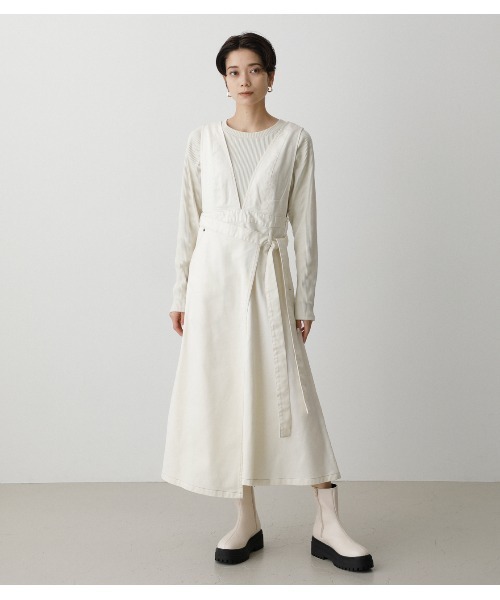 AZUL by moussy（アズールバイマウジー）の「WRAP JUMPER SKIRT/ラップジャンパースカート（ジャンパースカート・レディース・アイボリー/ワンウォッシュ・SMALL/MEDIUM）」の13枚目の写真