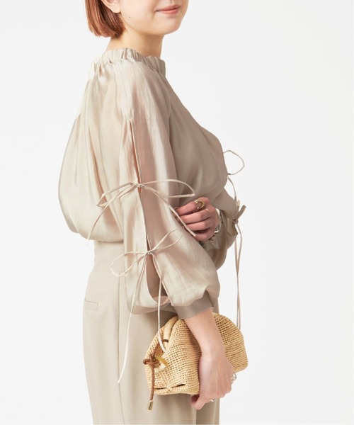 U by SPICK&SPAN（ユーバイスピックアンドスパン）の「リボンスリーブブラウス◆（シャツ/ブラウス・レディース・ベージュ/ネイビー・FREE）」の3枚目の写真
