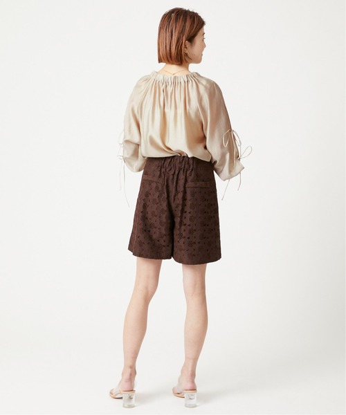 U by SPICK&SPAN（ユーバイスピックアンドスパン）の「リボンスリーブブラウス◆（シャツ/ブラウス・レディース・ベージュ/ネイビー・FREE）」の6枚目の写真