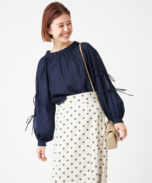 U by SPICK&SPAN（ユーバイスピックアンドスパン）の「リボンスリーブブラウス◆（シャツ/ブラウス・レディース・ベージュ/ネイビー・FREE）」の13枚目の写真