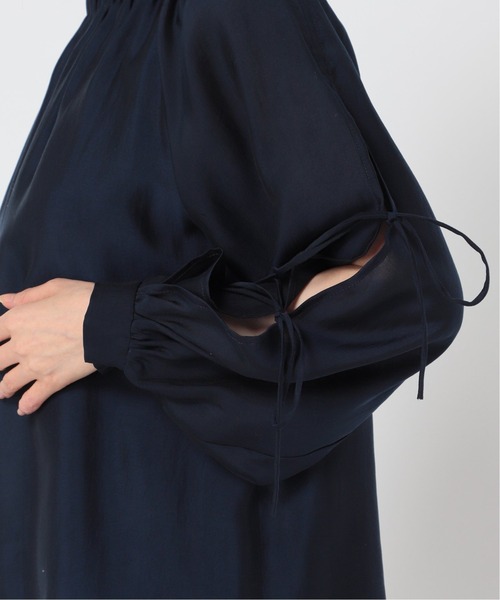 U by SPICK&SPAN（ユーバイスピックアンドスパン）の「リボンスリーブブラウス◆（シャツ/ブラウス・レディース・ベージュ/ネイビー・FREE）」の21枚目の写真