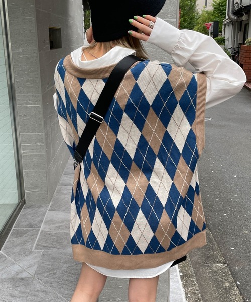 WEGO（ウィゴー）の「WEGO/アーガイルルーズニットベスト（ベスト・メンズ・グリーン系その他2/ホワイト系その他2/グレー系その他2/ブルー系その他2・MEDIUM/LARGE）」の9枚目の写真