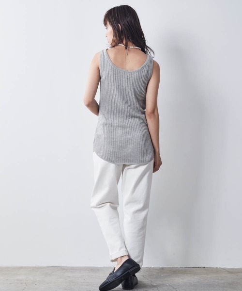 CHIC STYLE(シックスタイル)の「大きいサイズ 2WAYワイドリブニットタンクトップ シックスタイル(タンクトップ・レディース・ブラック/オフホワイト/グレー・3L/L/4L/LL)」の14枚目の写真