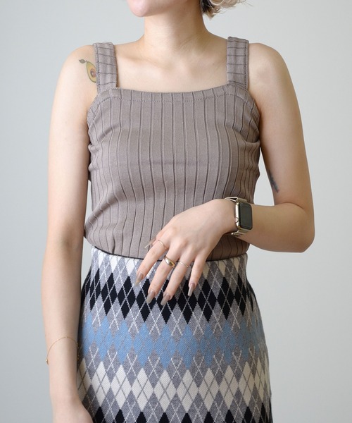 ibeul_(イベール)の「ワイドリブ スクエア シャリニットキャミソール(キャミソール・レディース・テラコッタ/ブラウン/ホワイト/ブラック・FREE)」の3枚目の写真