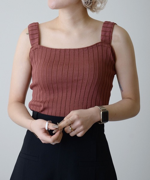 ibeul_(イベール)の「ワイドリブ スクエア シャリニットキャミソール(キャミソール・レディース・テラコッタ/ブラウン/ホワイト/ブラック・FREE)」の4枚目の写真