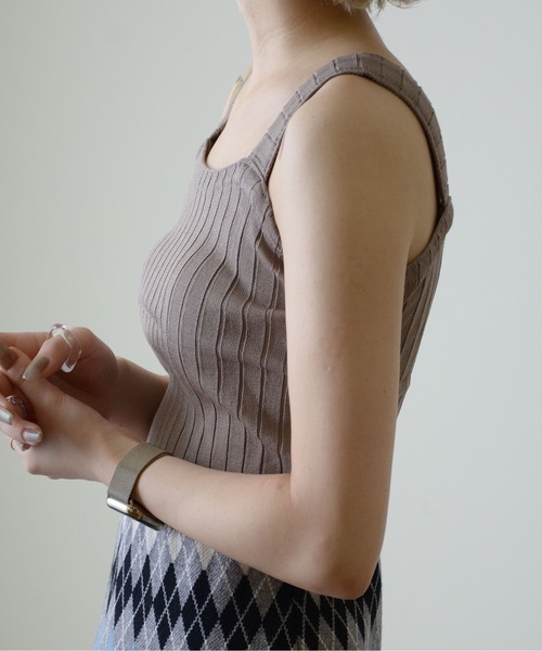 ibeul_(イベール)の「ワイドリブ スクエア シャリニットキャミソール(キャミソール・レディース・テラコッタ/ブラウン/ホワイト/ブラック・FREE)」の8枚目の写真